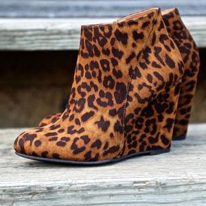Steve Madden Leopard Print Wedge Booties (Size 11)